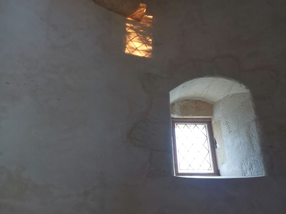 Chantier de restauration et reconstruction de la tour d’escalier – 16 – Réalisation des dégrossis et enduits intérieurs et extérieurs