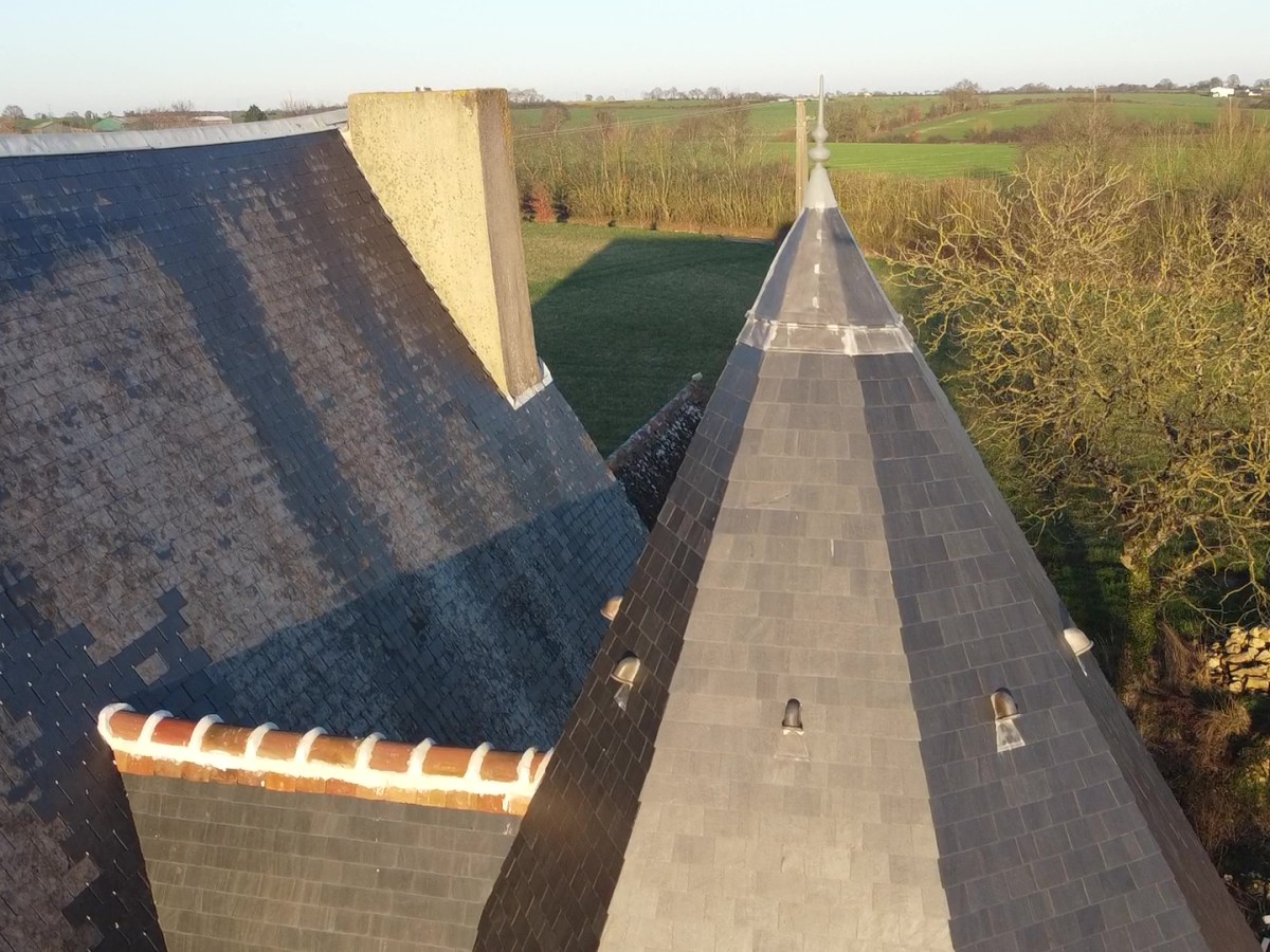 Chantier de restauration et reconstruction de la tour d’escalier – 14 – Pose de la&nbsp;couverture