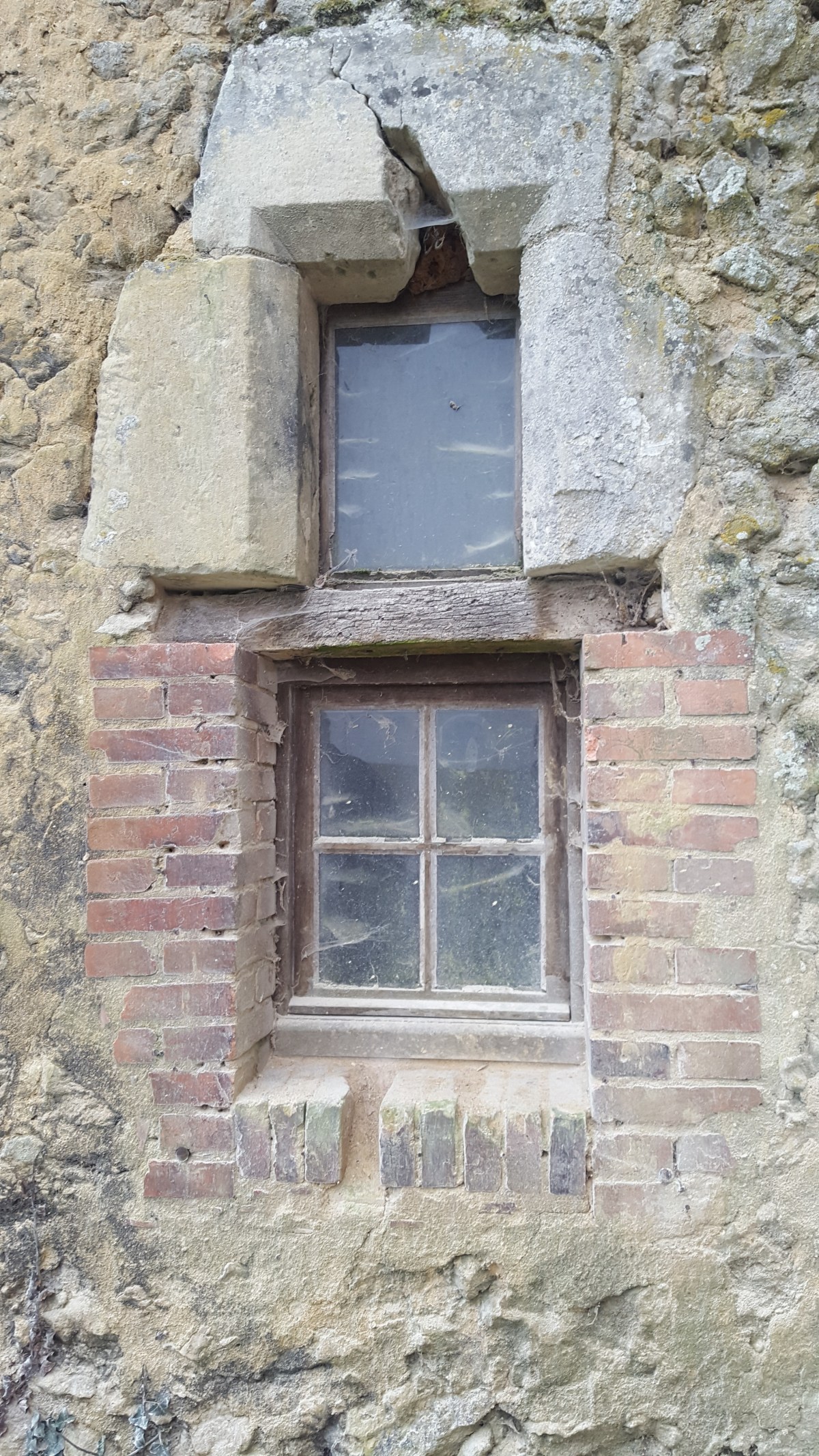 Les sous-latrines Est du rez-de-chaussée – chantier 01 – transformation en salle de&nbsp;bain.