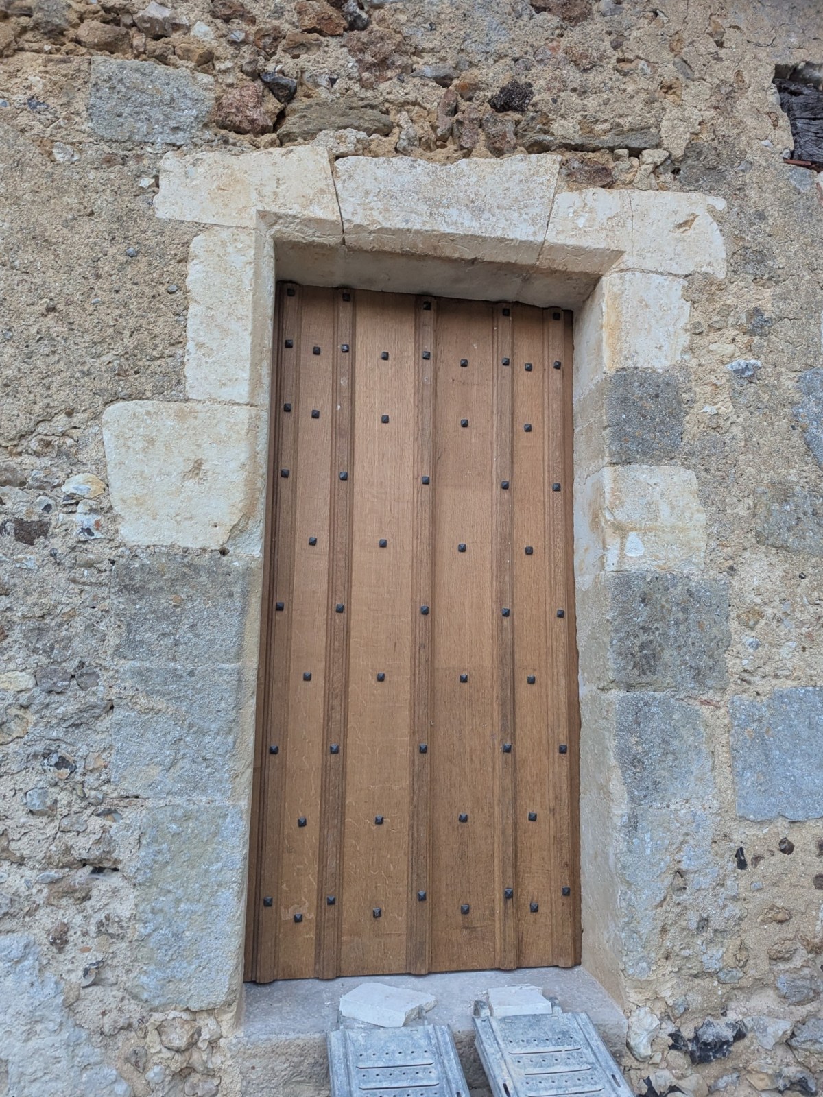 Chambre du XVIème de l&rsquo;aile Est – chantier 06 – Restauration de la porte&nbsp;Sud.