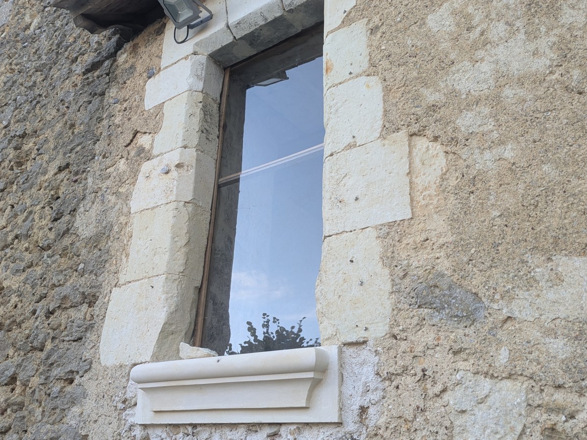 Chambre du XVIème de l&rsquo;aile Est – chantier 08 – Restauration de l&rsquo;ouverture Sud.