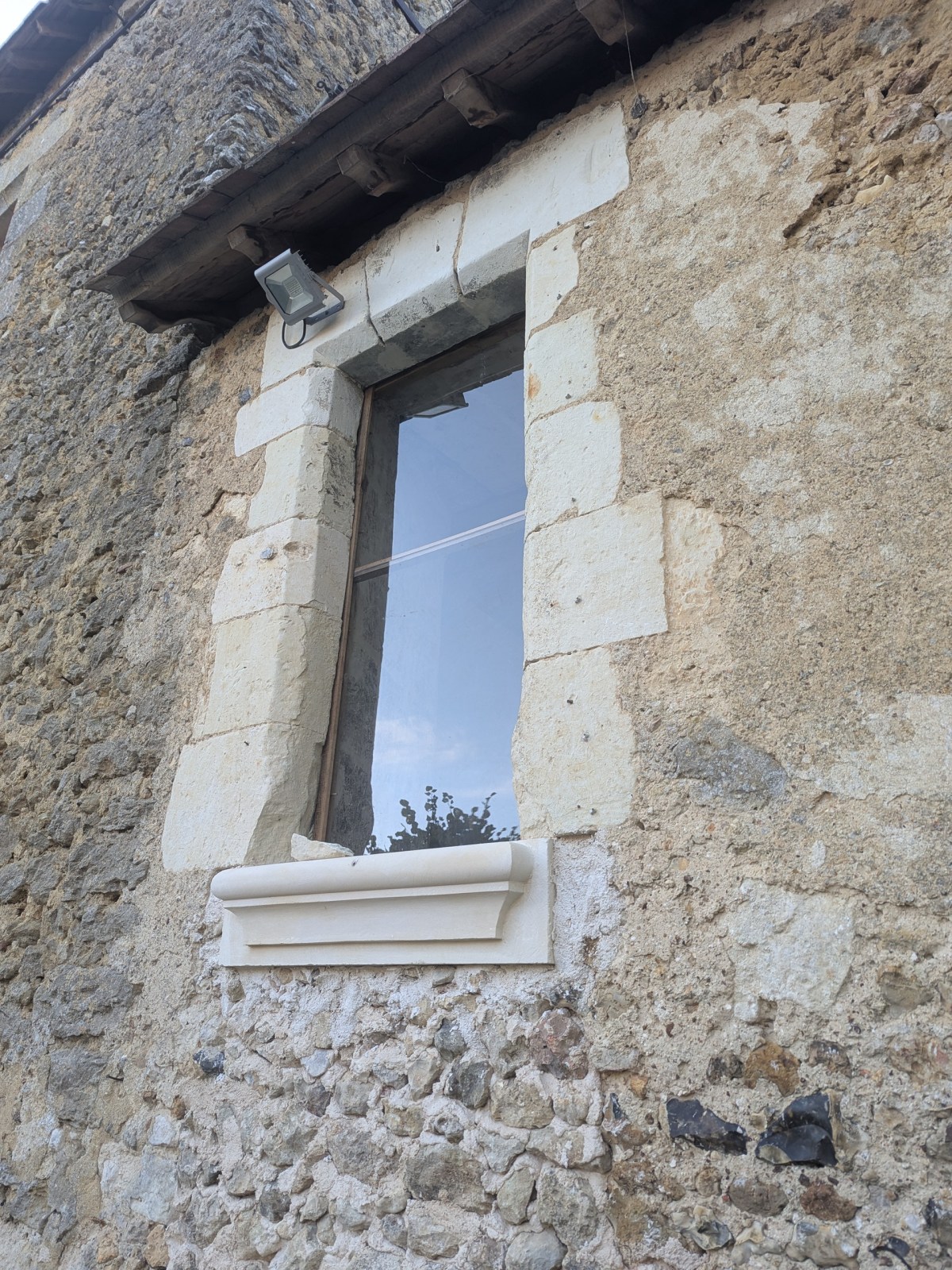 Chambre du XVIème de l&rsquo;aile Est – chantier 08 – Restauration de l&rsquo;ouverture Sud.